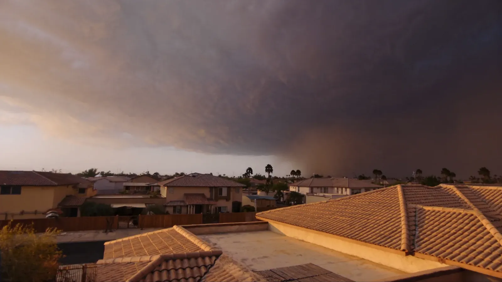 Haboob dust storm wall rolling toward East Valley homes in Arizona